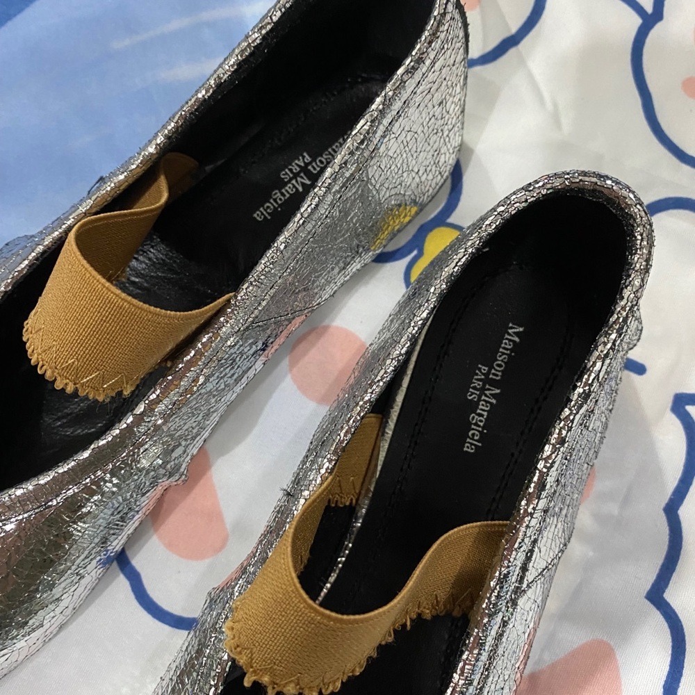 Maison Martin Margiela Silver Split-Toe Flats with Brown Strap - Picture 3 of 8